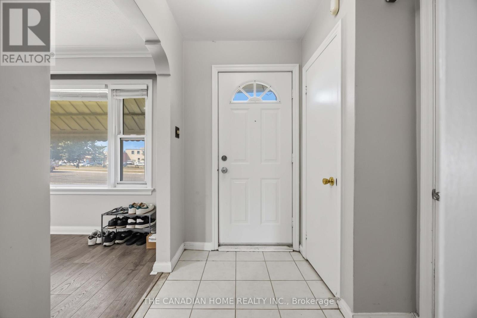 1373 Pharmacy Avenue, Toronto, Ontario  M1R 2J6 - Photo 5 - E13625132
