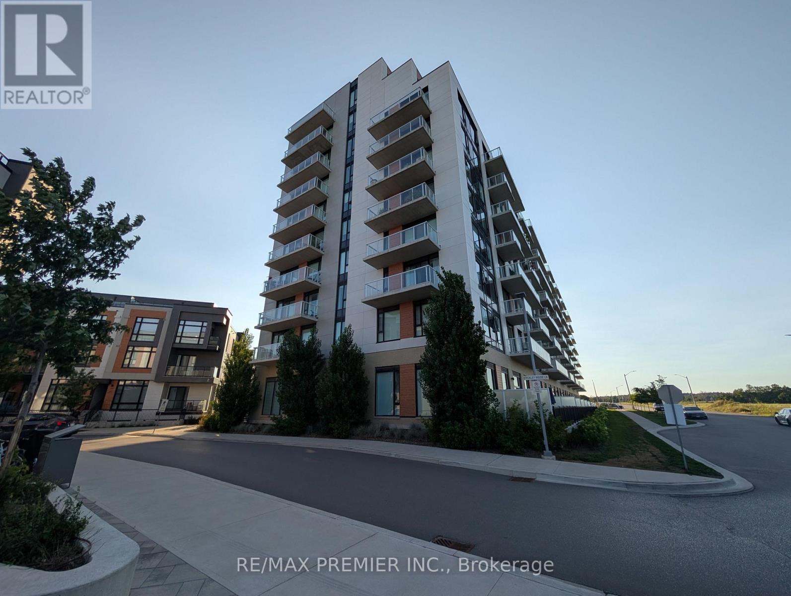 811 - 6 David Eyer Road, Richmond Hill, Ontario  L4S 0N5 - Photo 3 - N13625176