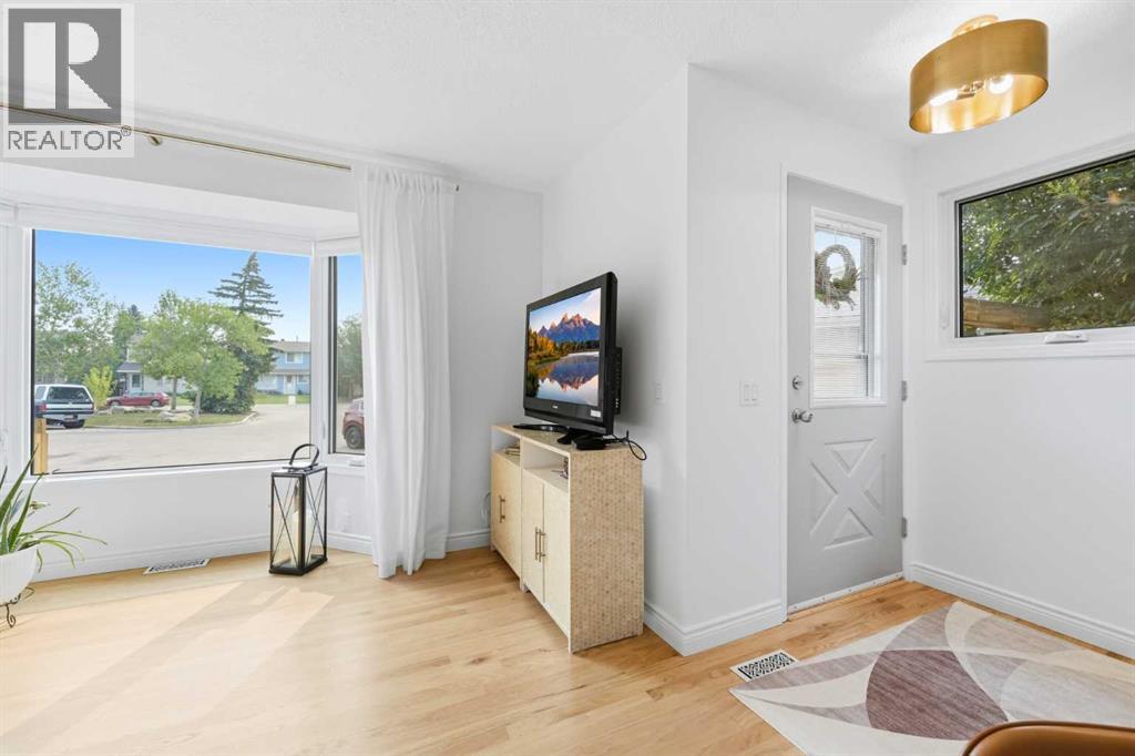 224 Erin Dale Place SE, Calgary, Alberta  T2B 2R7 - Photo 3 - A2333216