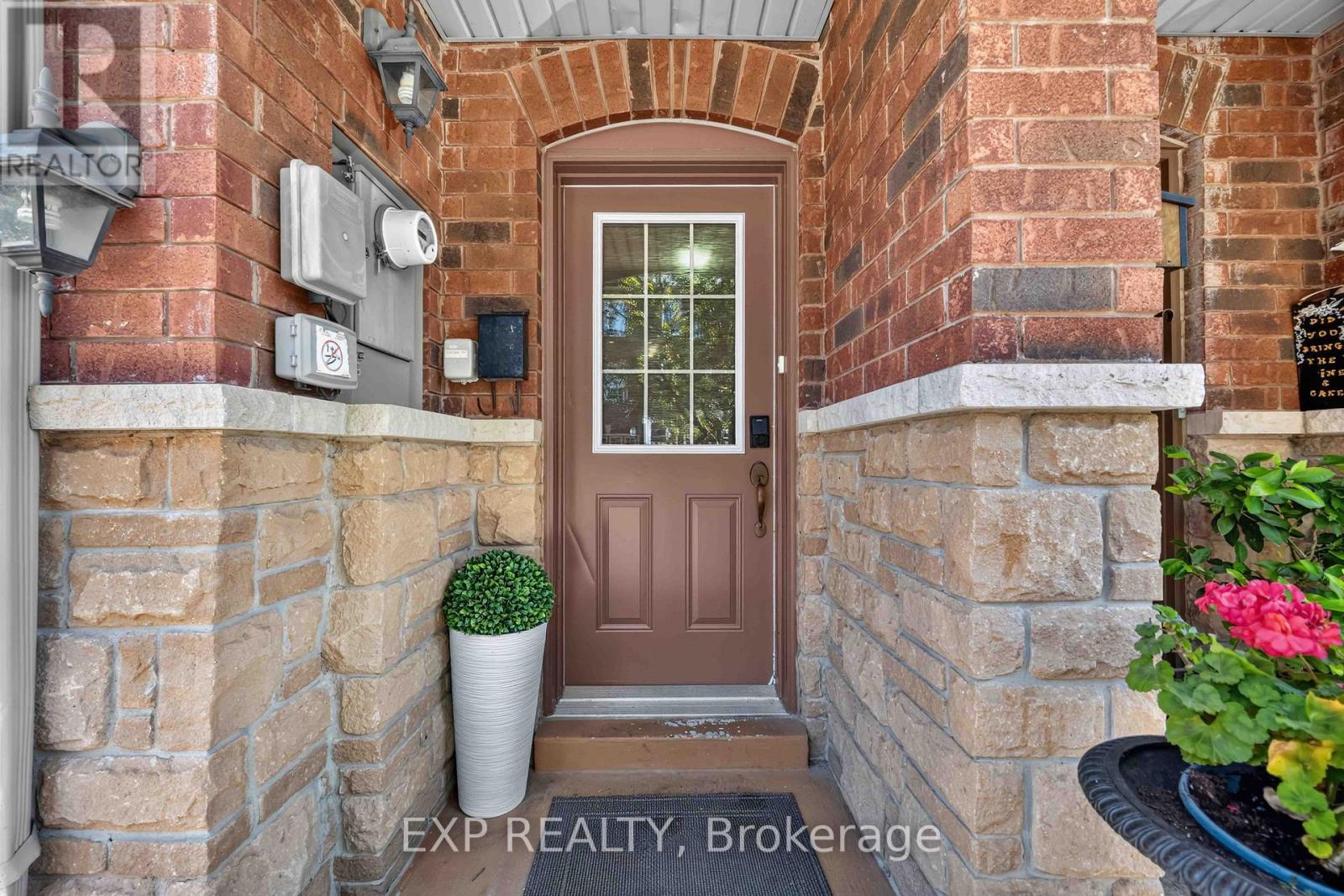 5 Garden Park Lane, Brampton, Ontario  L6X 0H1 - Photo 4 - W13625134