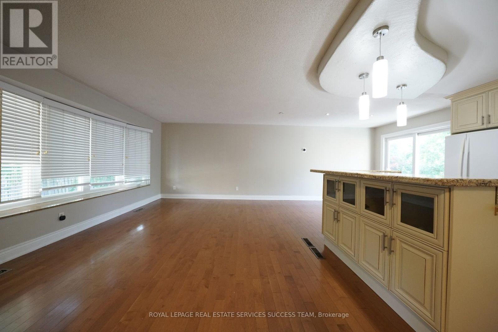 1195 Holton Heights Drive, Oakville, Ontario  L6H 2E6 - Photo 11 - W13625162