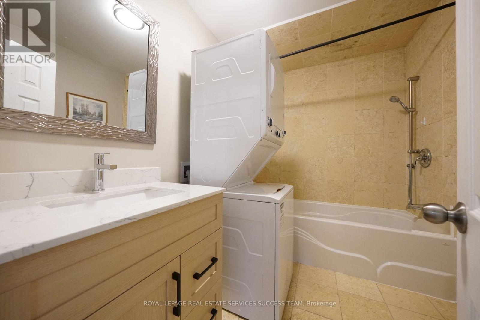 1195 Holton Heights Drive, Oakville, Ontario  L6H 2E6 - Photo 16 - W13625162