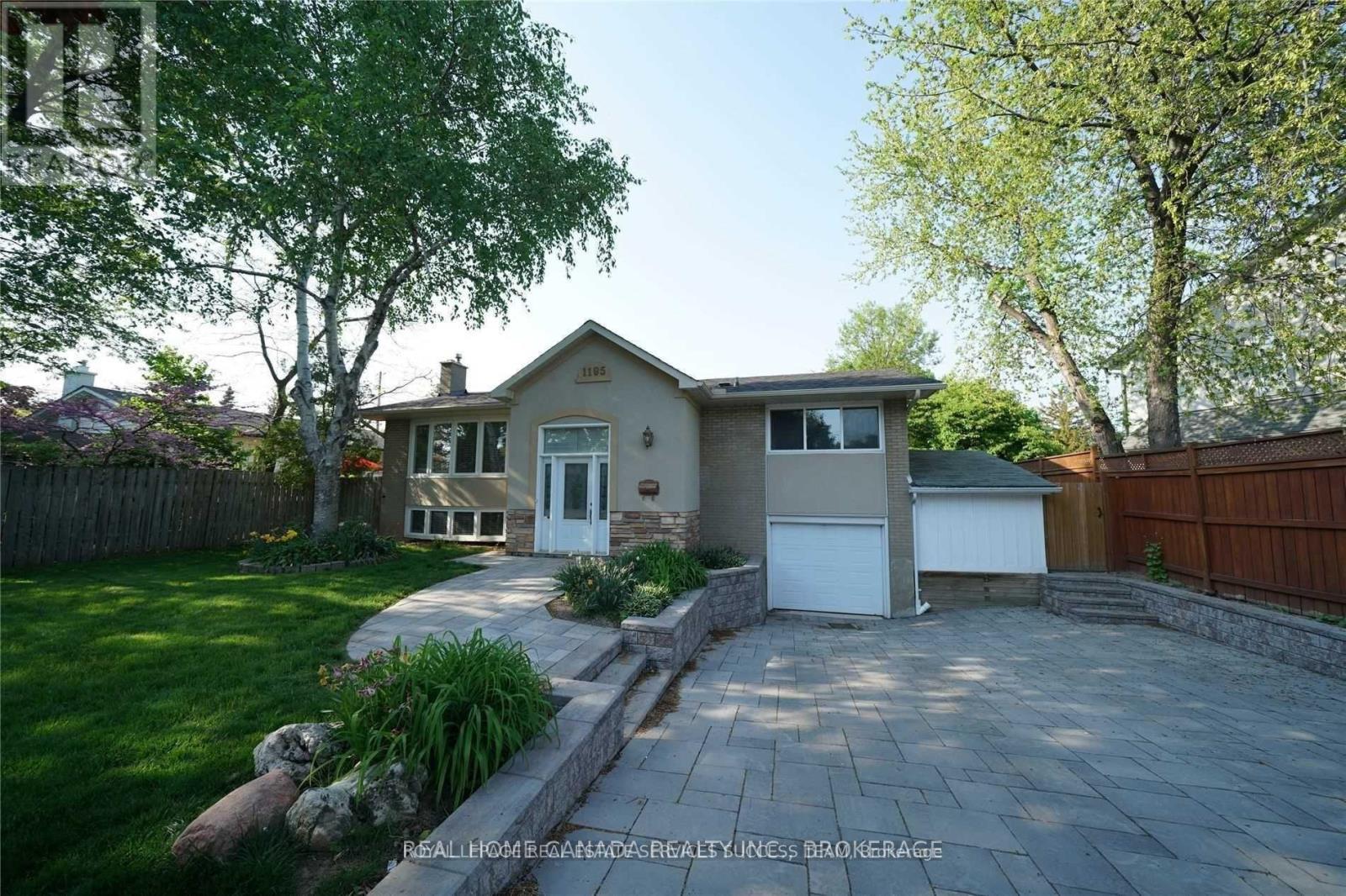 1195 Holton Heights Drive, Oakville, Ontario  L6H 2E6 - Photo 2 - W13625162