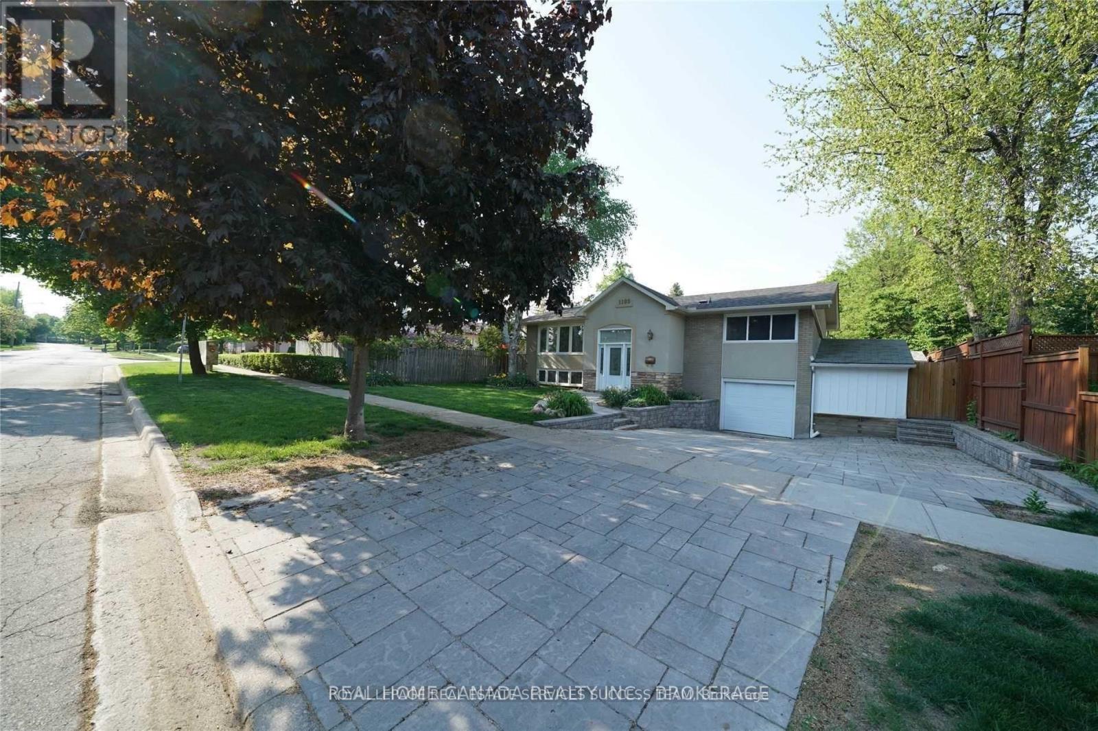 1195 Holton Heights Drive, Oakville, Ontario  L6H 2E6 - Photo 3 - W13625162