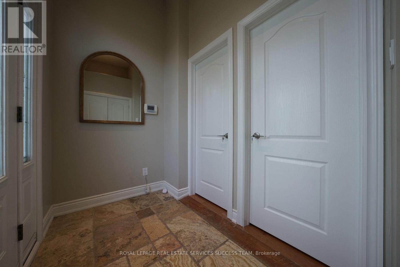 1195 Holton Heights Drive, Oakville, Ontario  L6H 2E6 - Photo 4 - W13625162