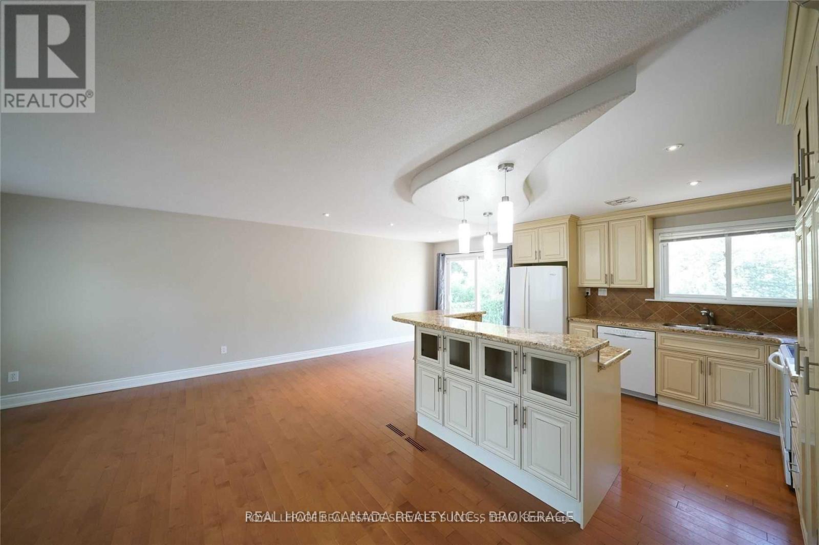1195 Holton Heights Drive, Oakville, Ontario  L6H 2E6 - Photo 7 - W13625162