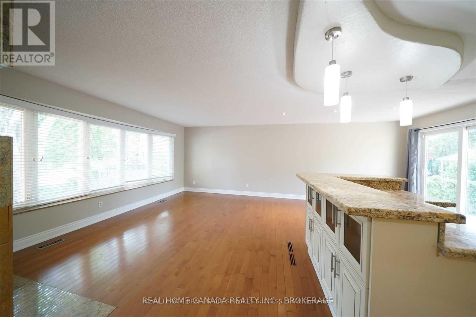 1195 Holton Heights Drive, Oakville, Ontario  L6H 2E6 - Photo 8 - W13625162