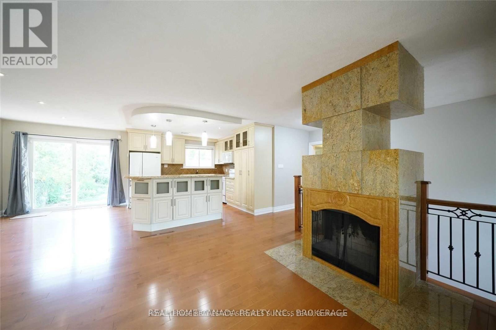 1195 Holton Heights Drive, Oakville, Ontario  L6H 2E6 - Photo 9 - W13625162