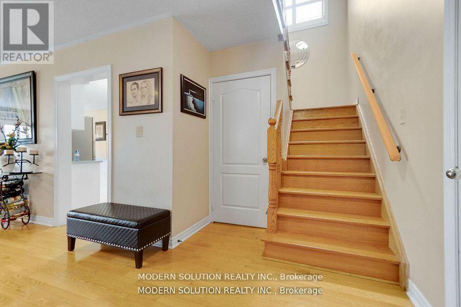 552 Wildgrass Road, Mississauga, Ontario  L5B 4H7 - Photo 15 - W13625286