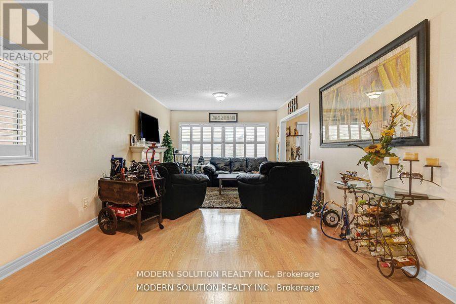 552 Wildgrass Road, Mississauga, Ontario  L5B 4H7 - Photo 8 - W13625286