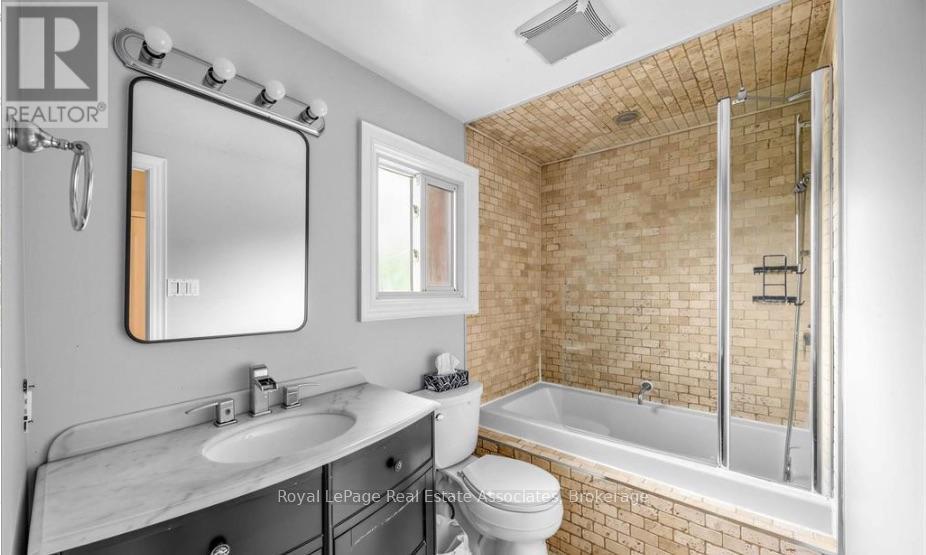 6760 Dolmage Court, Mississauga, Ontario  L5N 4V9 - Photo 19 - W13625346