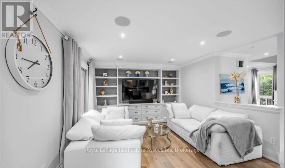 6760 Dolmage Court, Mississauga, Ontario  L5N 4V9 - Photo 2 - W13625346