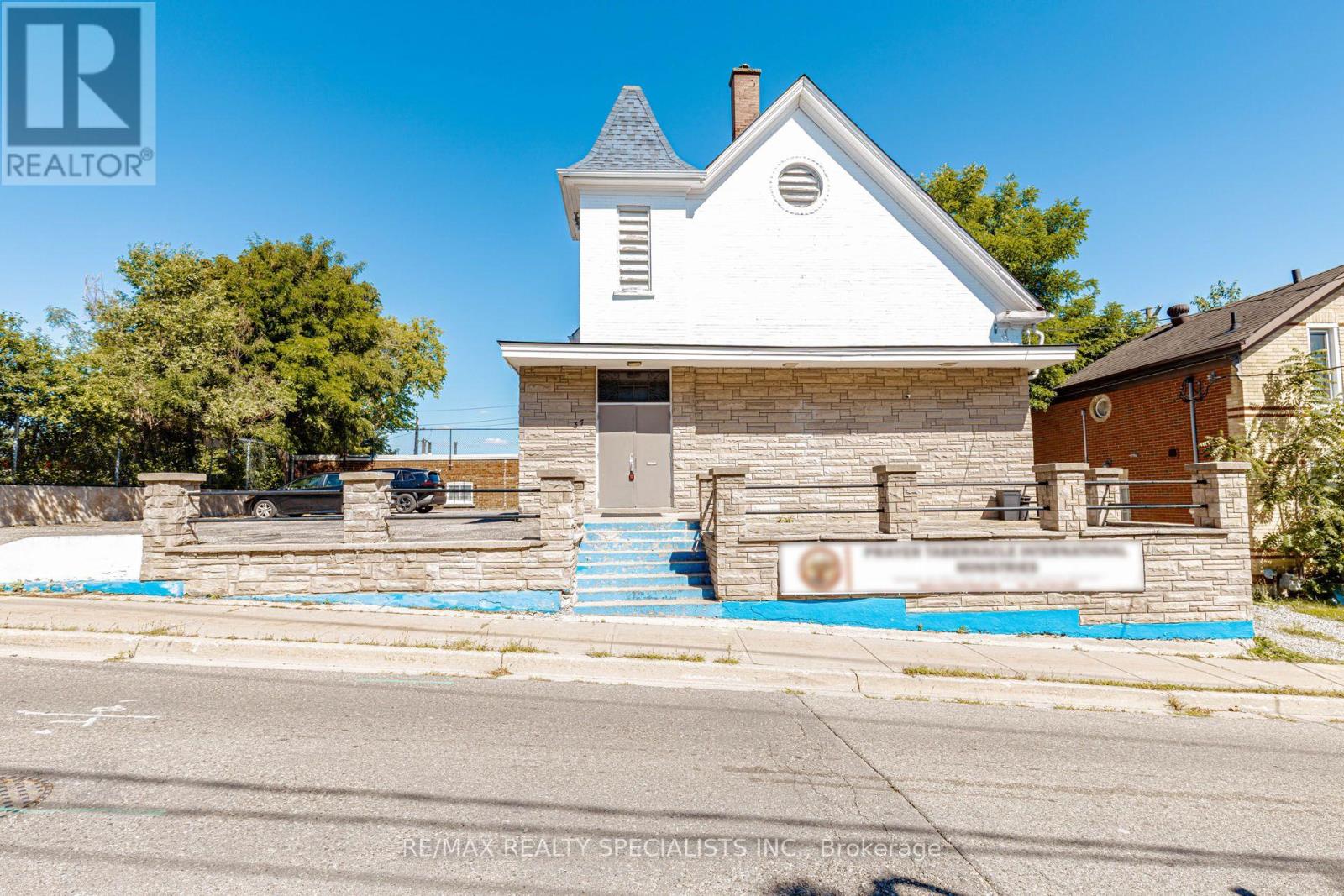 37 Wellington Street, Cambridge, Ontario  N1R 3Y6 - Photo 2 - X13625330
