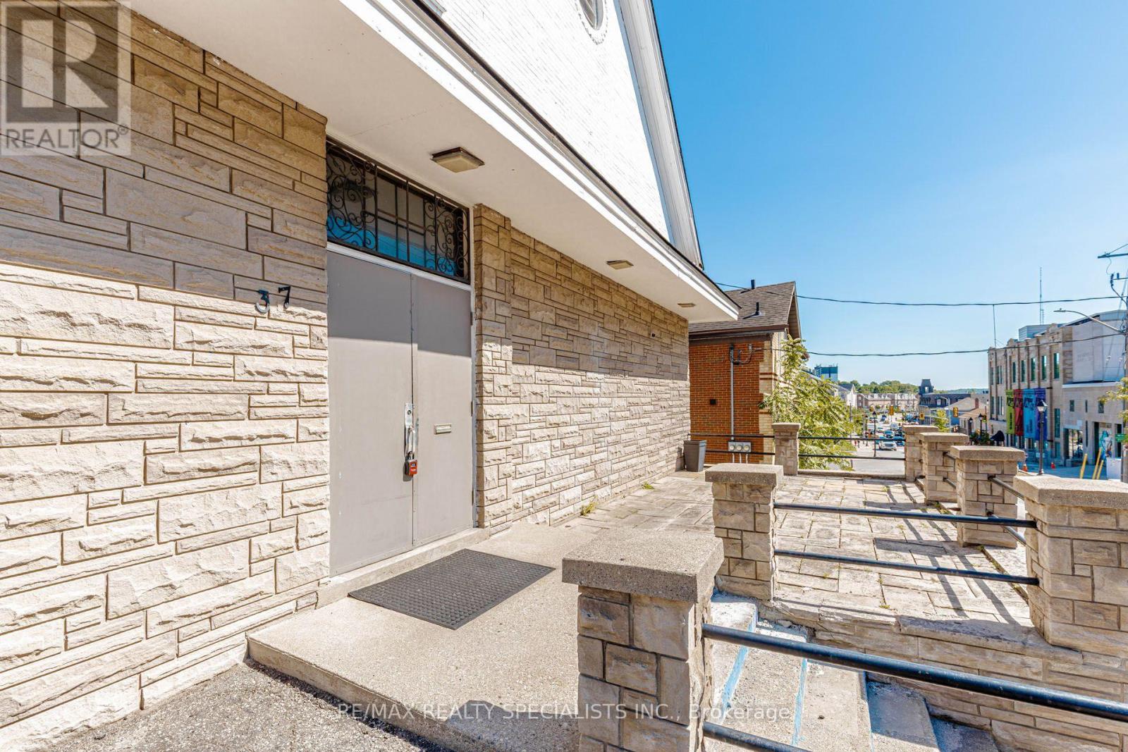 37 Wellington Street, Cambridge, Ontario  N1R 3Y6 - Photo 4 - X13625330