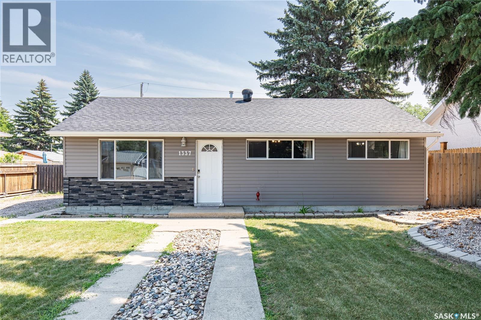 1337 7th AVENUE NW, moose jaw, Saskatchewan