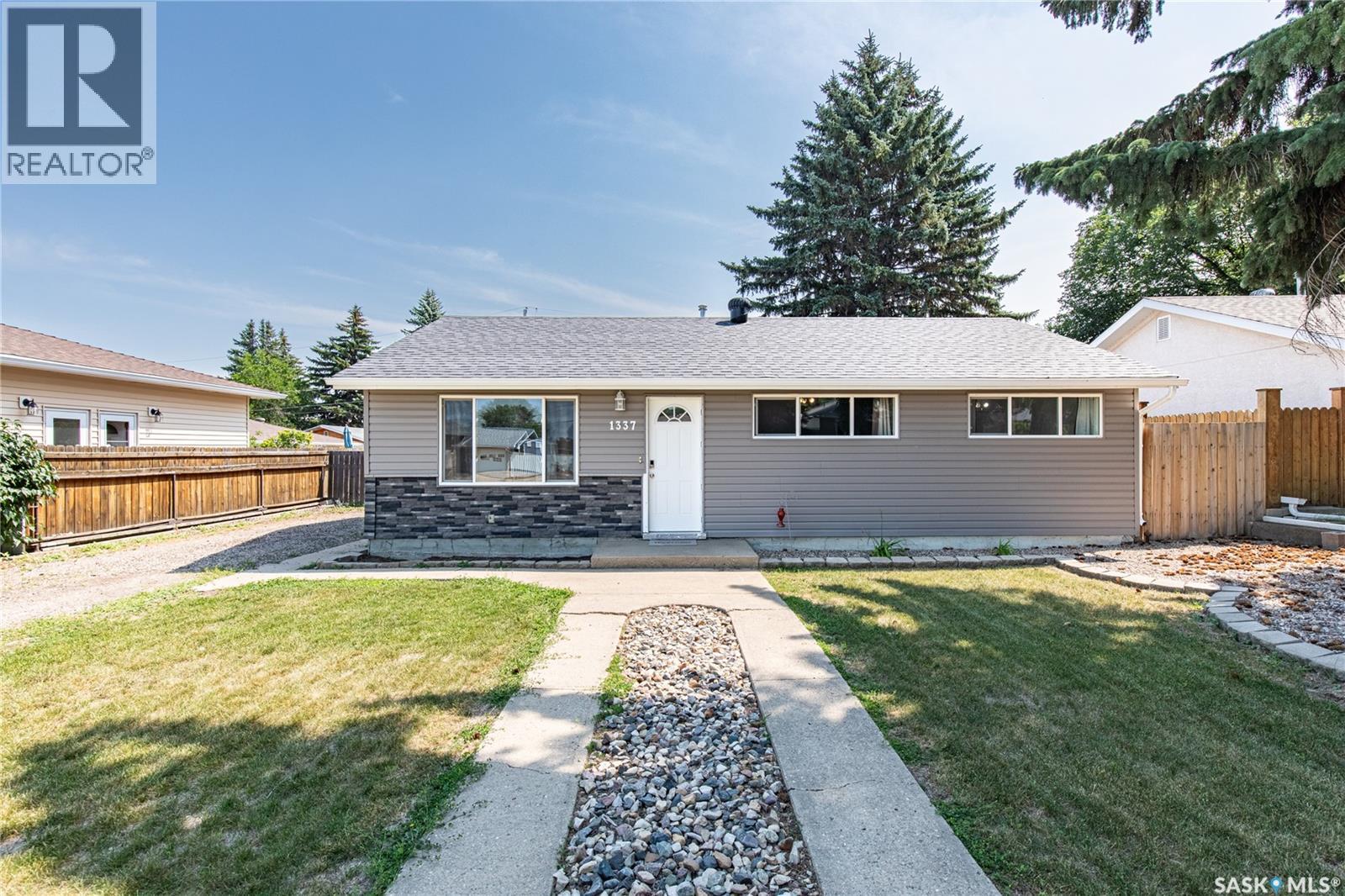 1337 7th Avenue Nw, Moose Jaw, Saskatchewan  S6H 4C8 - Photo 5 - SK043889