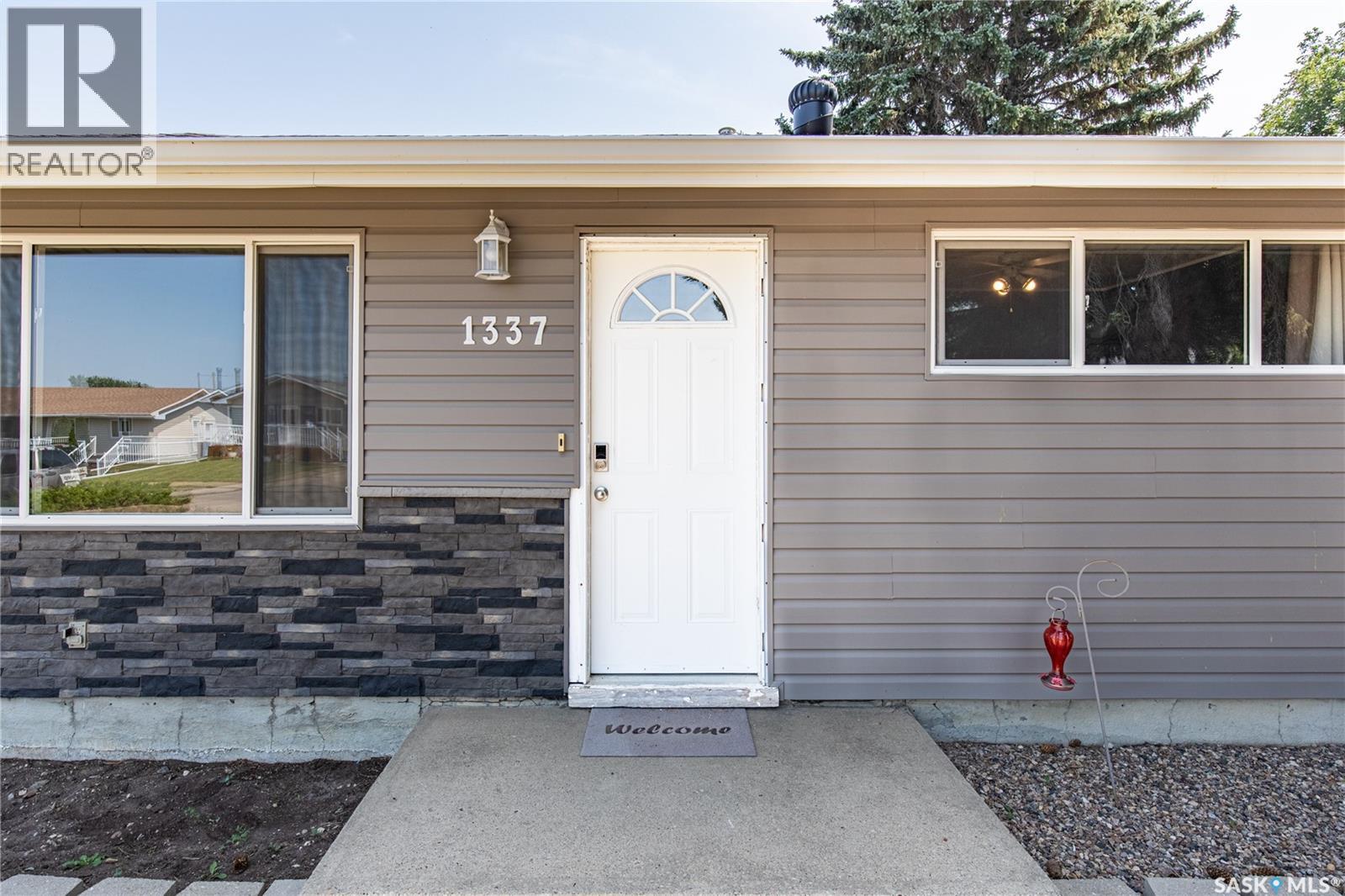 1337 7th Avenue Nw, Moose Jaw, Saskatchewan  S6H 4C8 - Photo 7 - SK043889