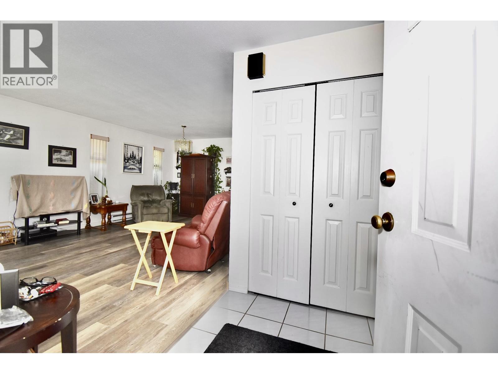 1572 Larchberry Way, Gibsons, British Columbia  V0N 1V5 - Photo 5 - R3151541