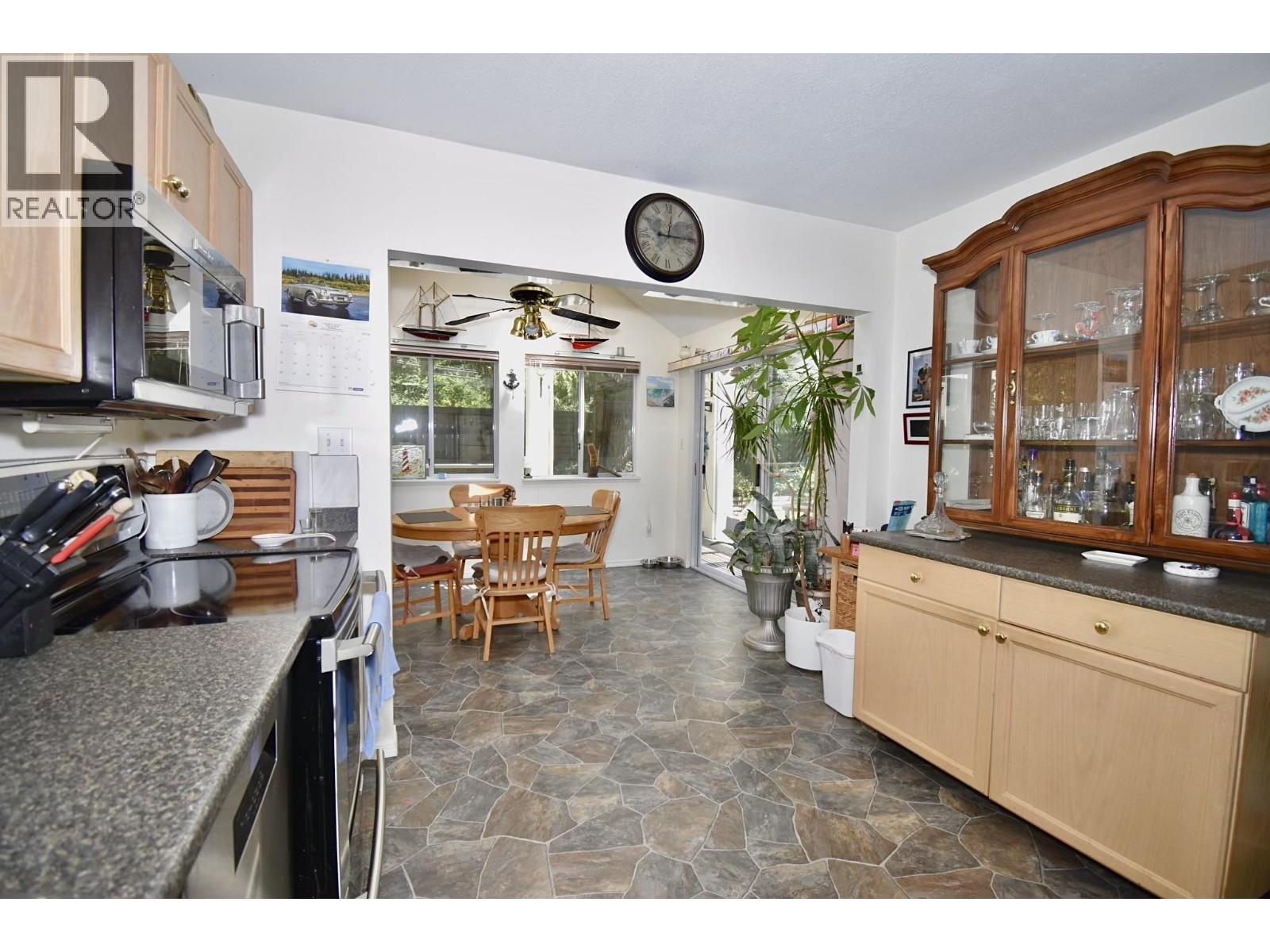 1572 Larchberry Way, Gibsons, British Columbia  V0N 1V5 - Photo 12 - R3151541