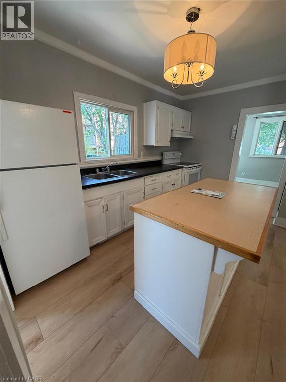104 Marshall Street, Waterloo, Ontario  N2J 2T4 - Photo 4 - 40848209