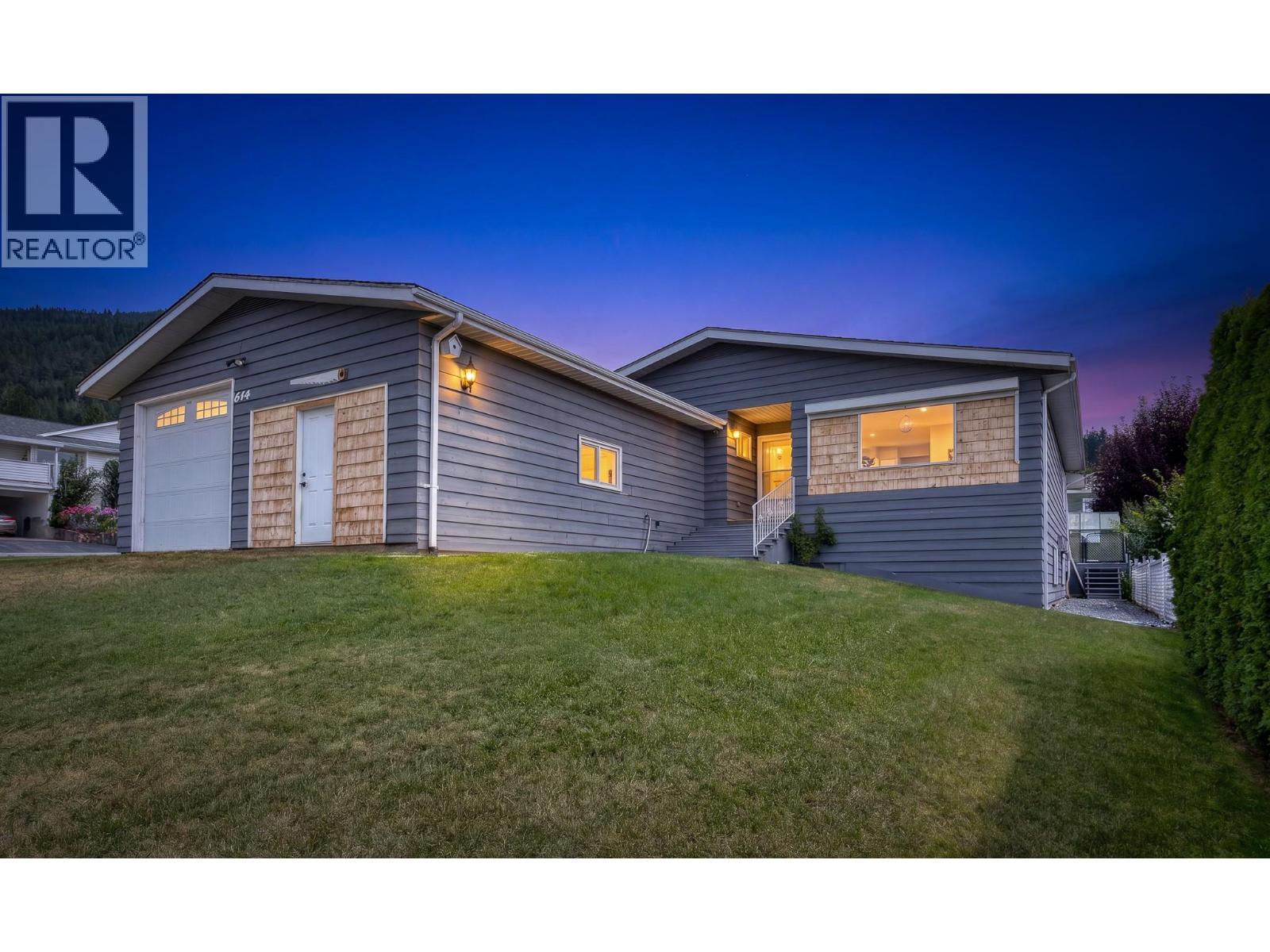 614 16th Avenue N, Creston, British Columbia  V0B 1G5 - Photo 2 - 10395048