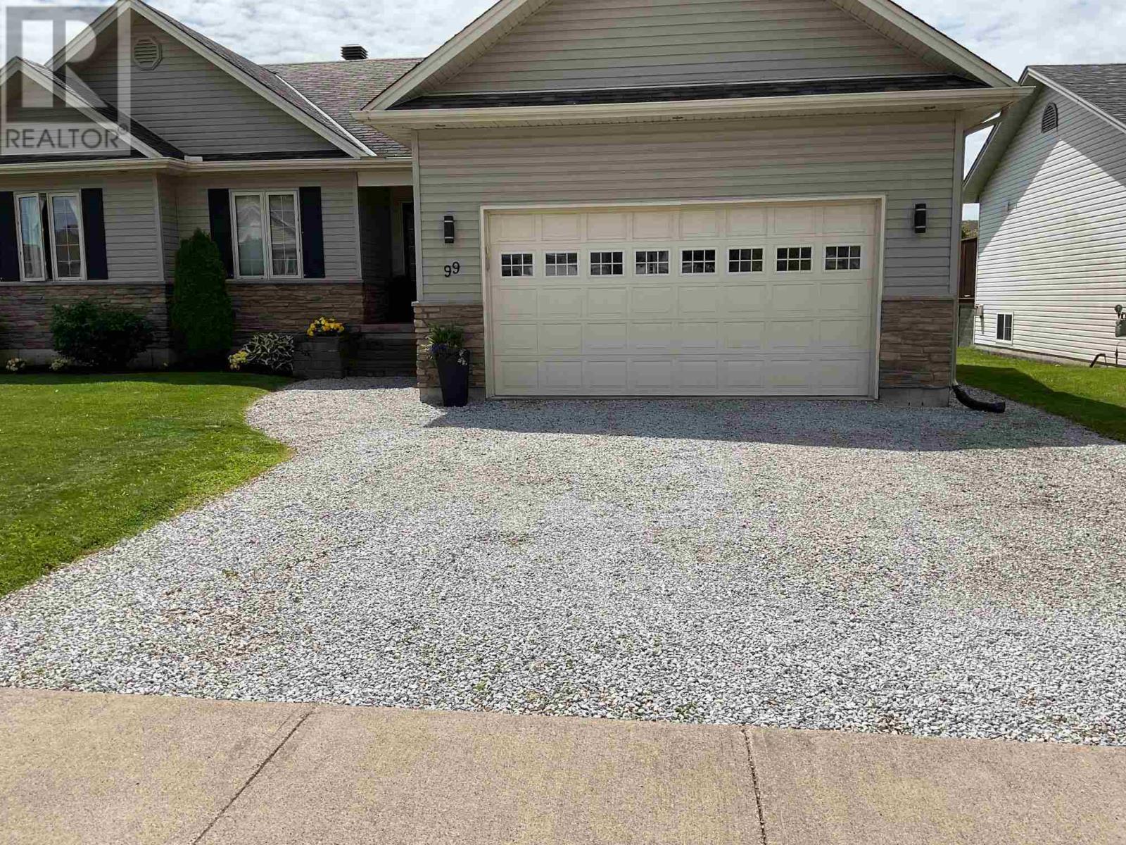 99 Beaumont Ave, Sault Ste. Marie, Ontario  P6C 6E7 - Photo 3 - SM260926