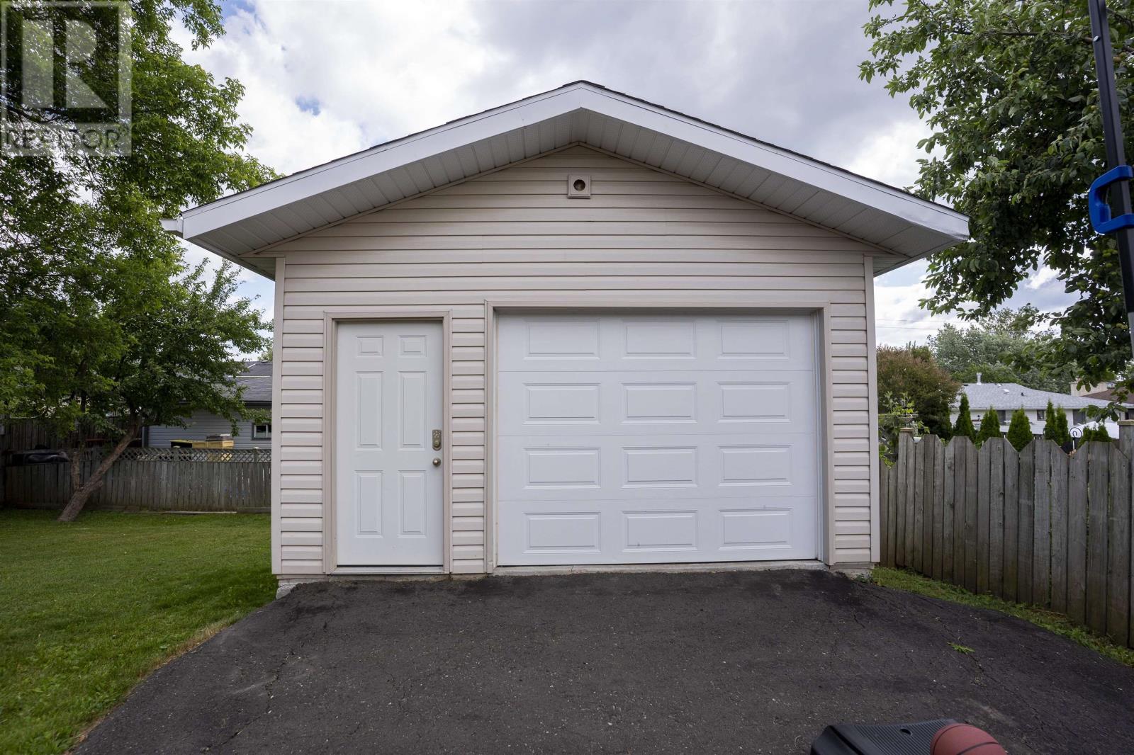138 Iris Cres., Thunder Bay, Ontario P7A 7Z9 - Photo 3 - TB2602080