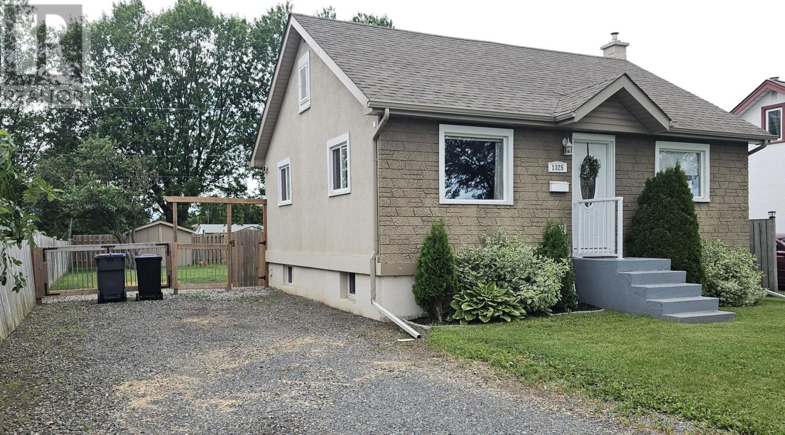 1325 Wallbridge Ave, Thunder Bay, Ontario  P7E 3K7 - Photo 24 - TB2602086
