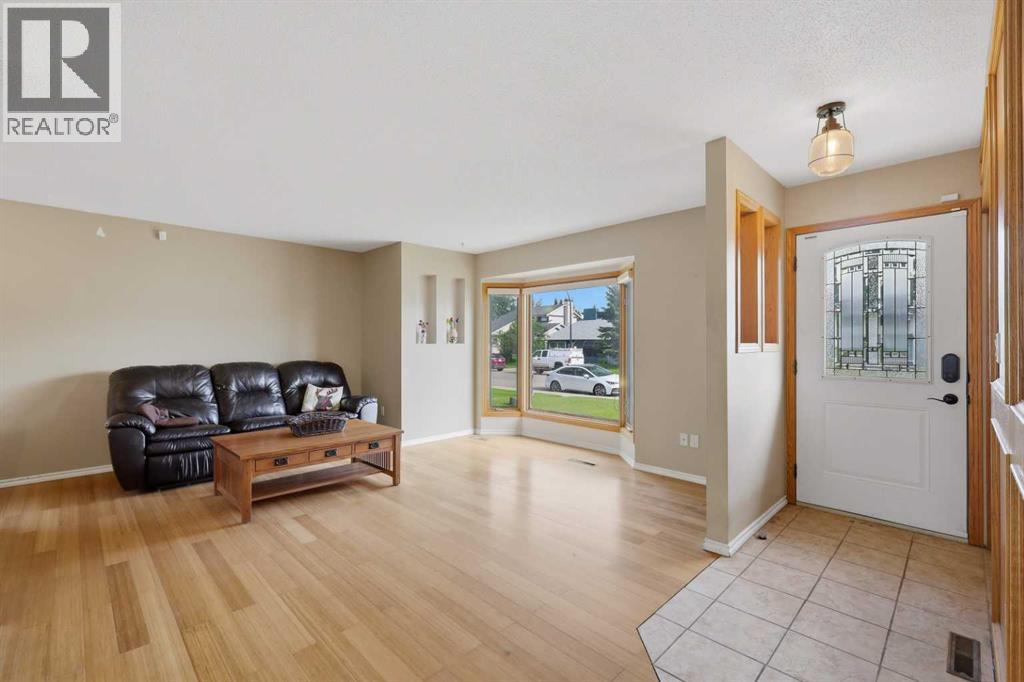 6124 Hamilton Drive, Red Deer, Alberta  T4N 5Z4 - Photo 4 - A2328057