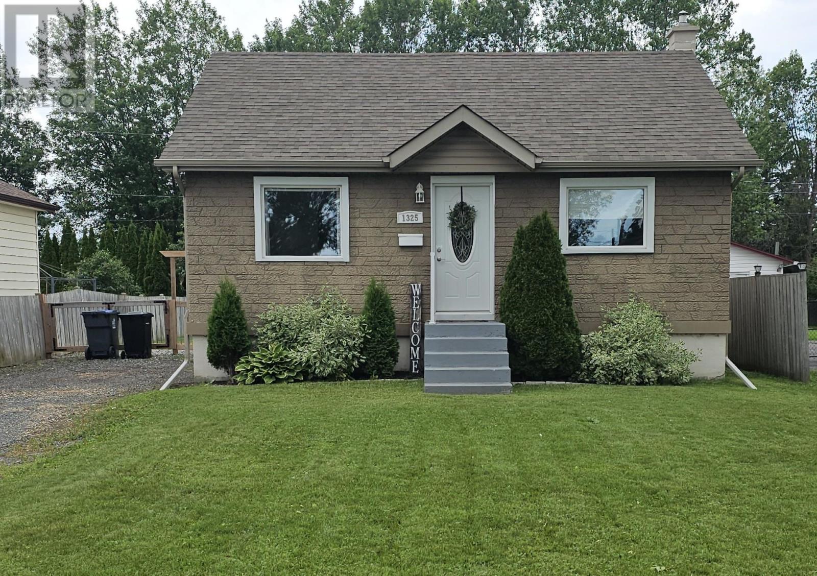 1325 Wallbridge AVE, Thunder Bay, Ontario