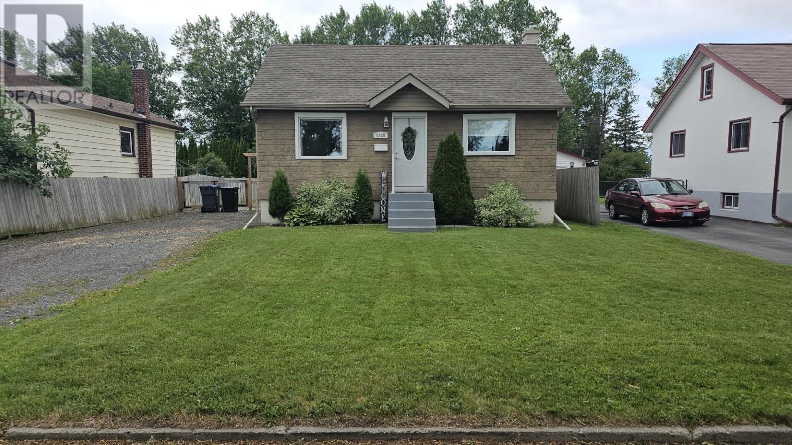 1325 Wallbridge Ave, Thunder Bay, Ontario  P7E 3K7 - Photo 2 - TB2602086
