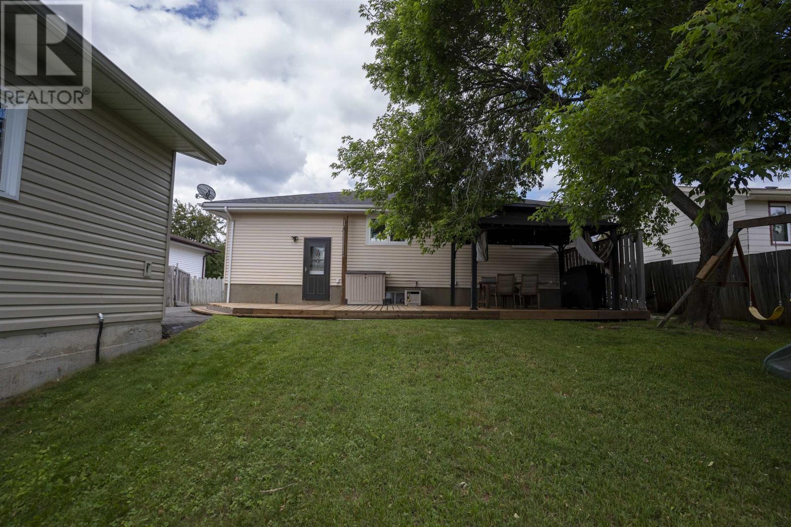 138 Iris Cres., Thunder Bay, Ontario P7A 7Z9 - Photo 4 - TB2602080