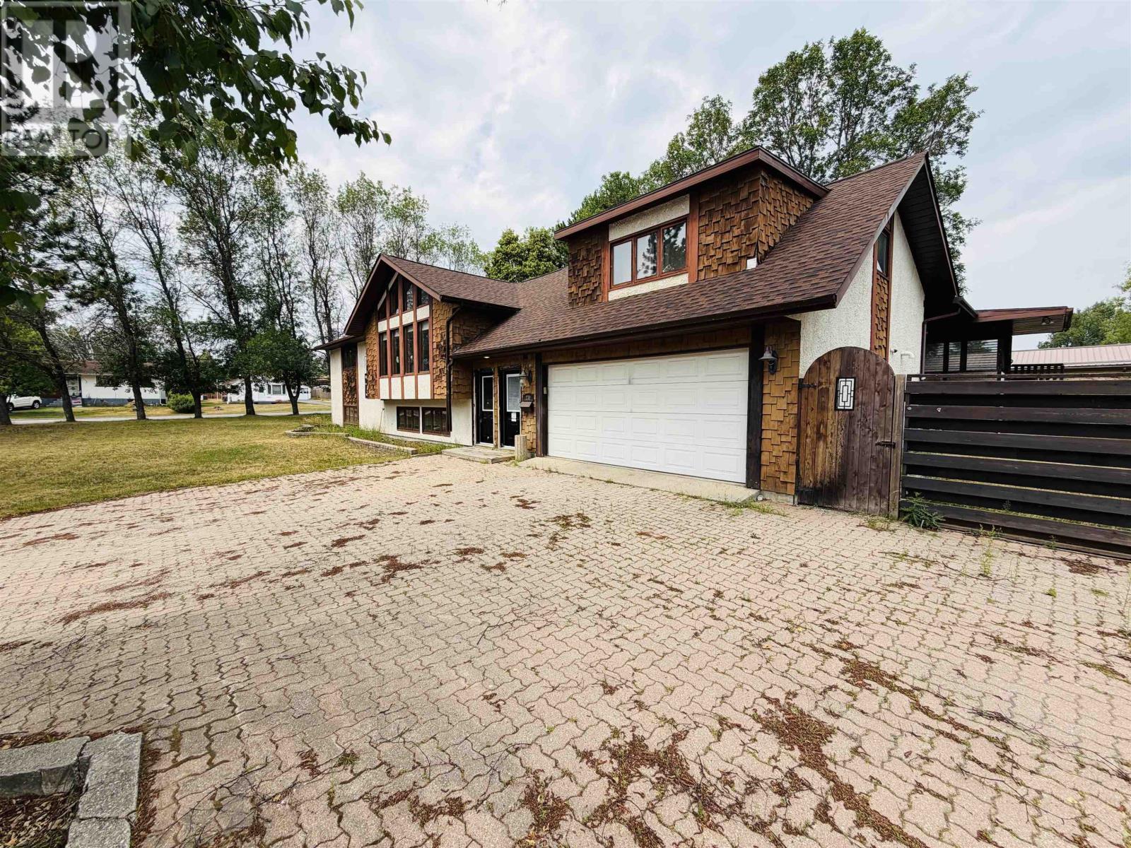 239 Memorial Ave, Dryden, Ontario  P8N 2M6 - Photo 2 - TB2602179