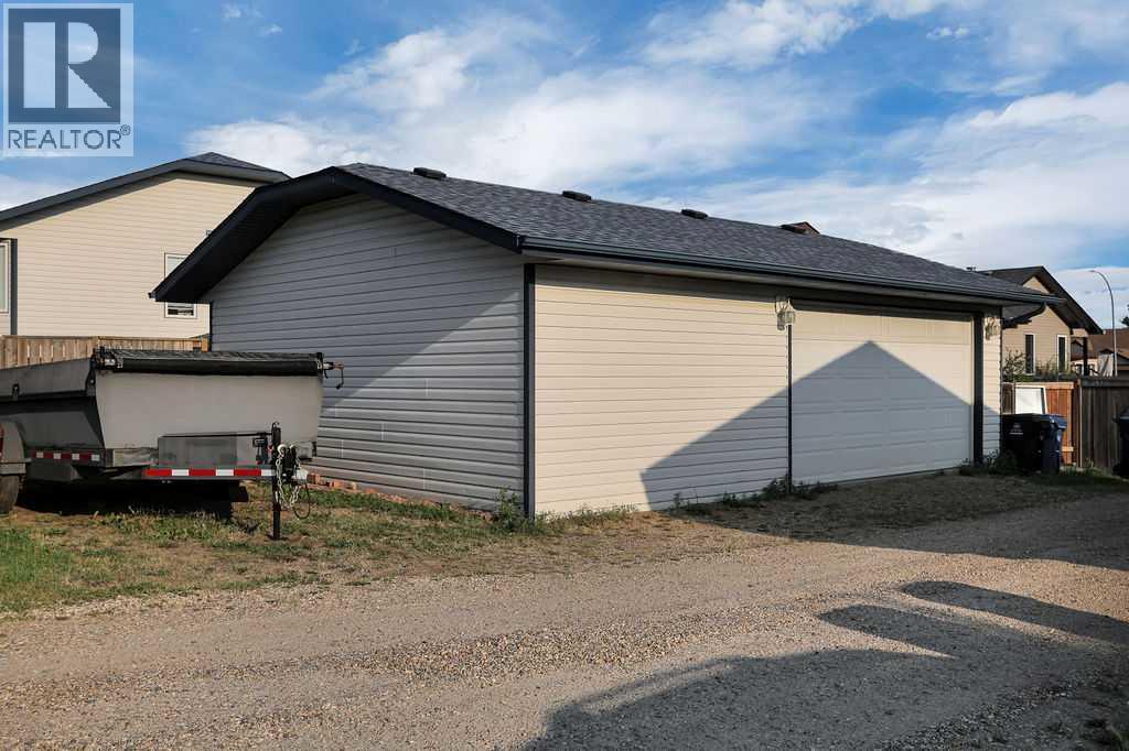 18 Plumtree Crescent, Blackfalds, Alberta  T4M 0E1 - Photo 7 - A2332919
