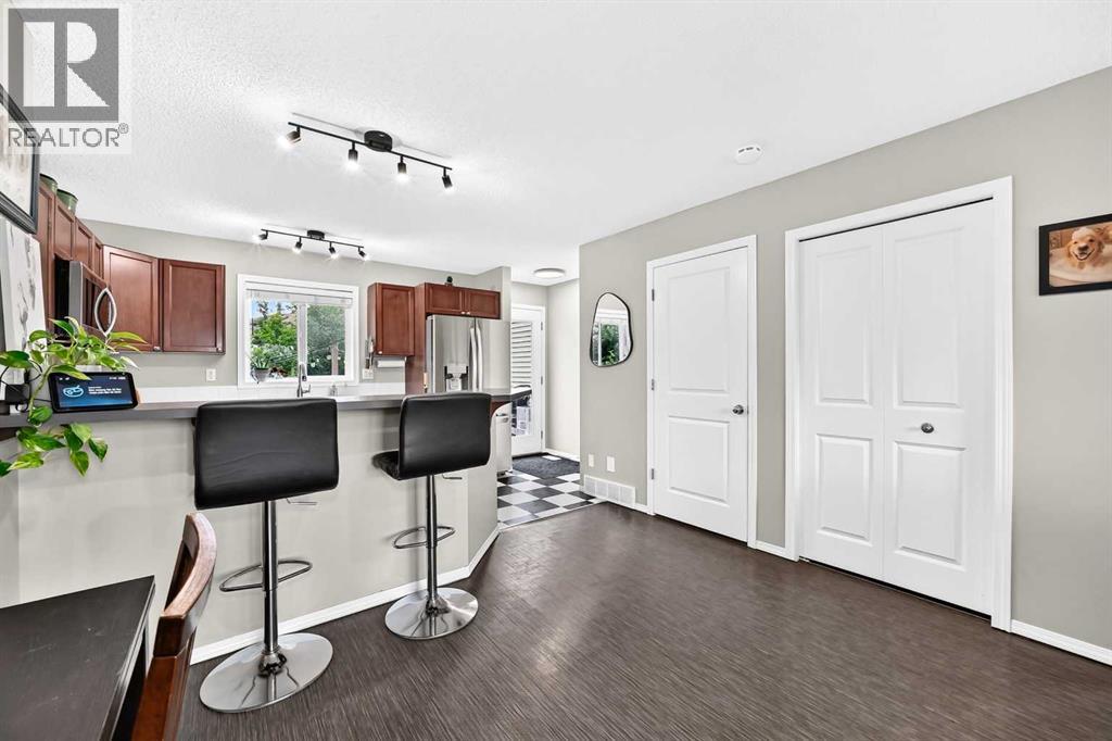22 Everwillow Circle SW, Calgary, Alberta  T2V 4V2 - Photo 9 - A2327463