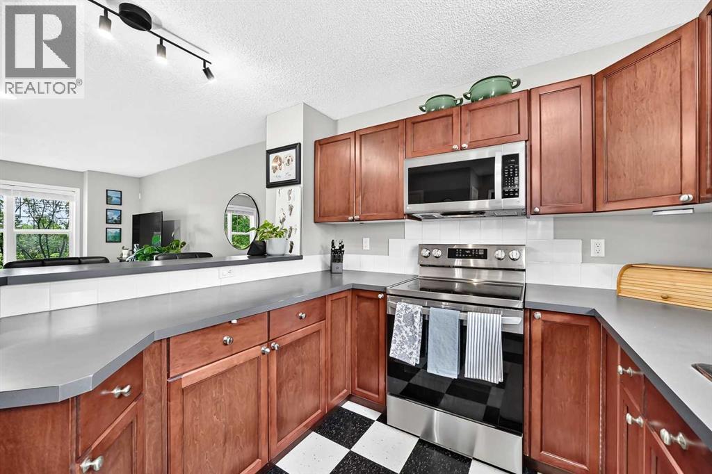 22 Everwillow Circle SW, Calgary, Alberta  T2V 4V2 - Photo 14 - A2327463