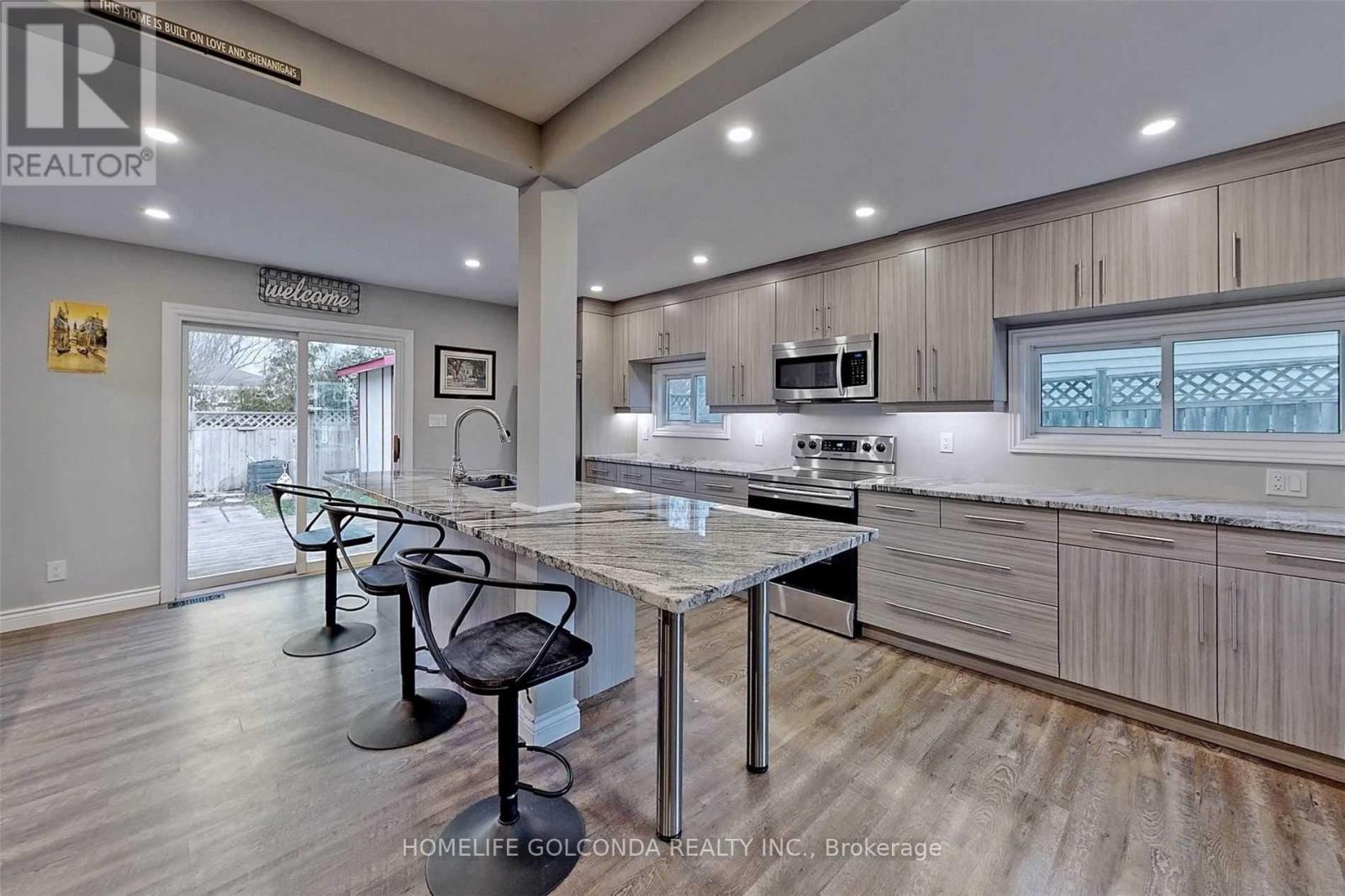 240 Pine Beach Drive, Georgina, Ontario  L4P 2B5 - Photo 2 - N13625436