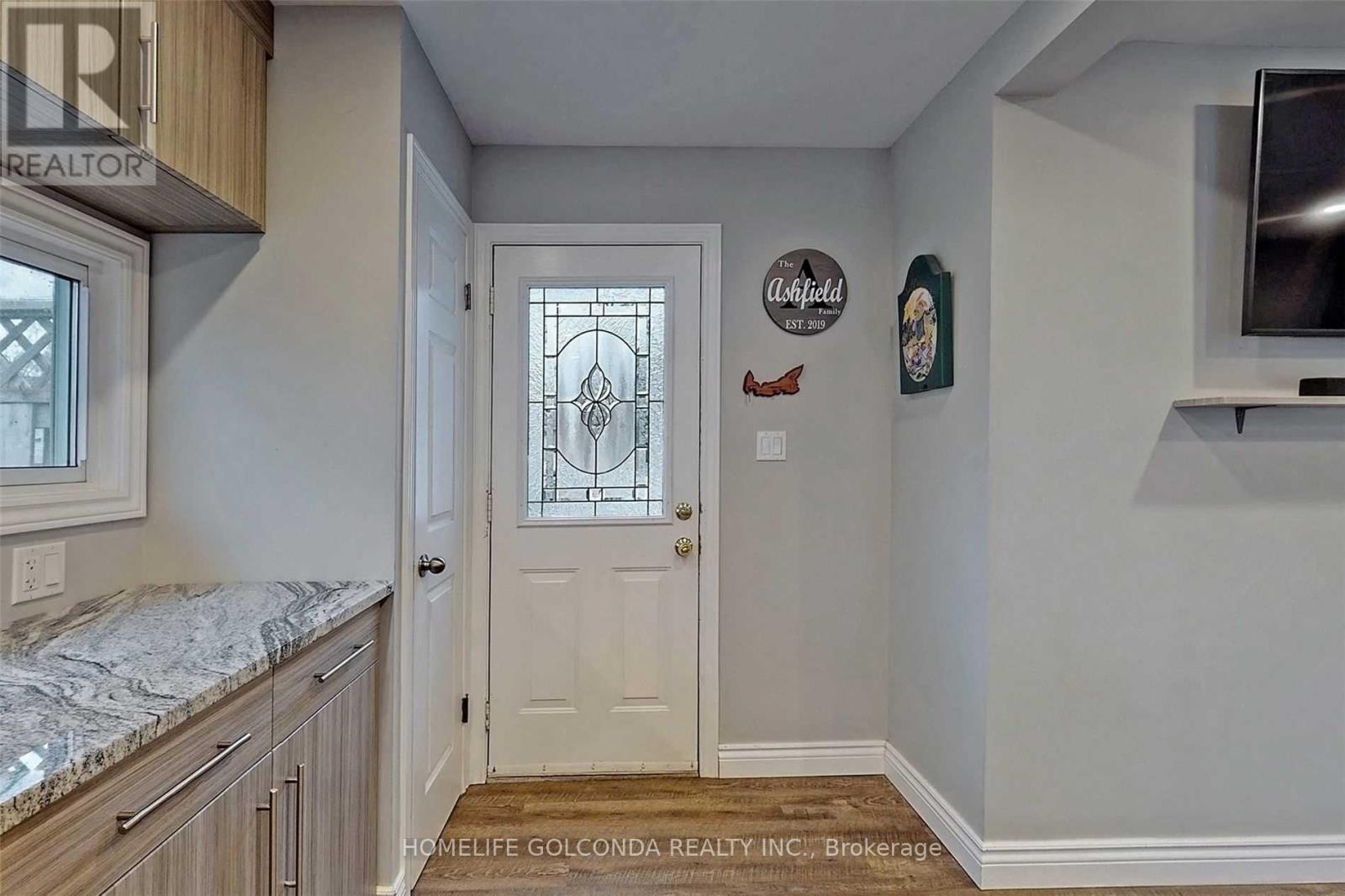 240 Pine Beach Drive, Georgina, Ontario  L4P 2B5 - Photo 25 - N13625436
