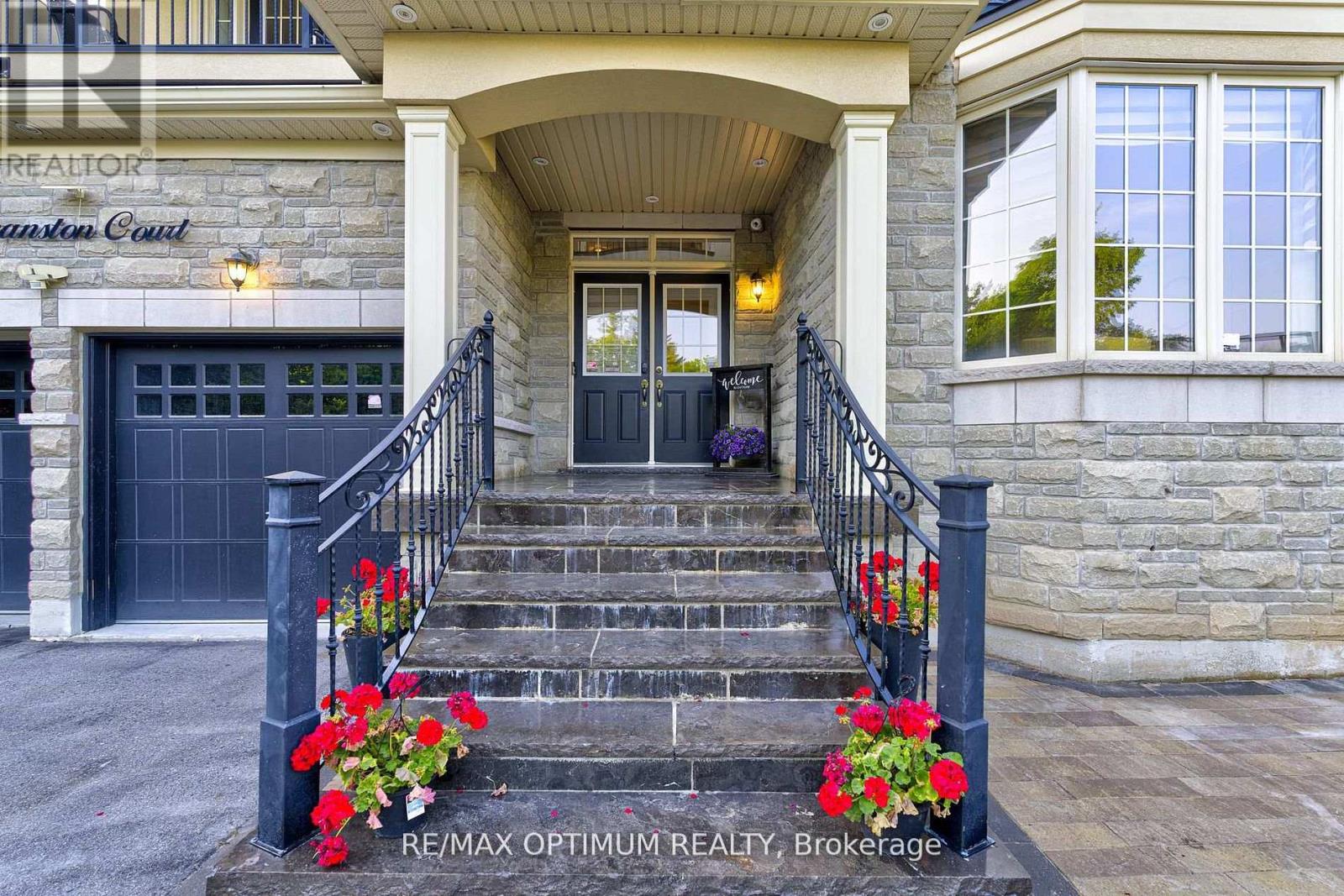 18 Deanston Court, Brampton, Ontario  L6X 2Z7 - Photo 4 - W13625432