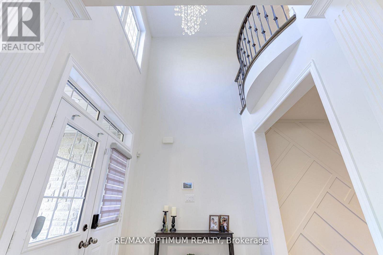 18 Deanston Court, Brampton, Ontario  L6X 2Z7 - Photo 6 - W13625432