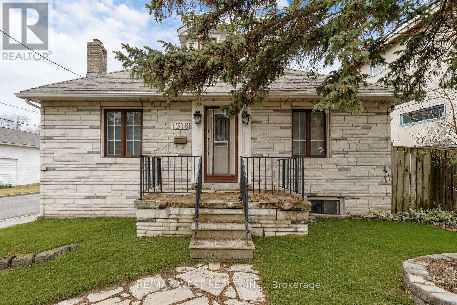 1518 Cawthra Road, Mississauga, Ontario  L5G 4L2 - Photo 2 - W13621970