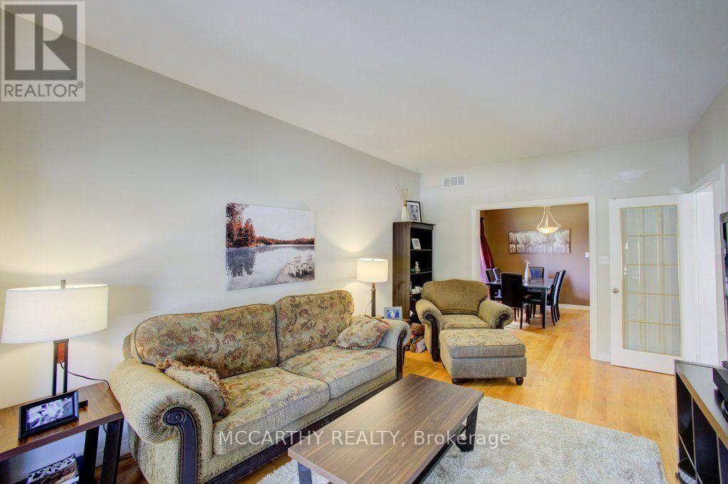 423 Old Village Lane, Shelburne, Ontario  L9V 3A5 - Photo 11 - X13560242