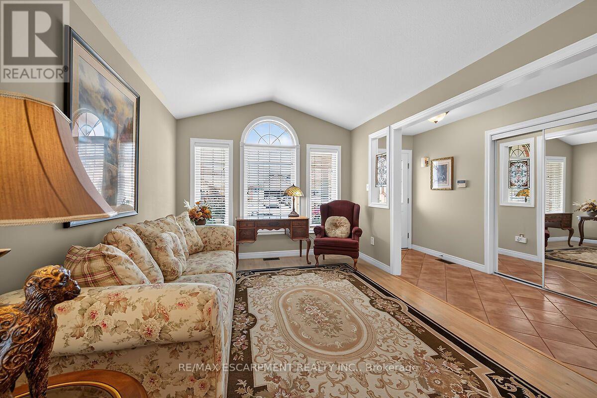 25 Eric Burke Court, Hamilton, Ontario  L9A 5J9 - Photo 10 - X13625524