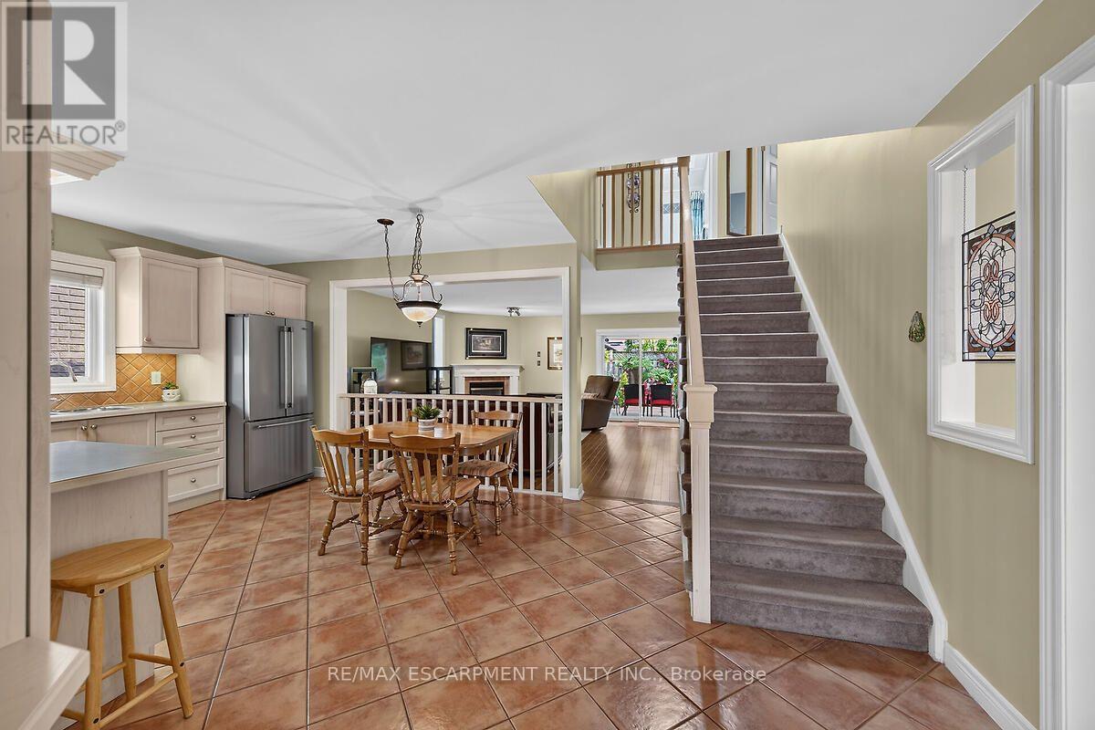 25 Eric Burke Court, Hamilton, Ontario  L9A 5J9 - Photo 11 - X13625524