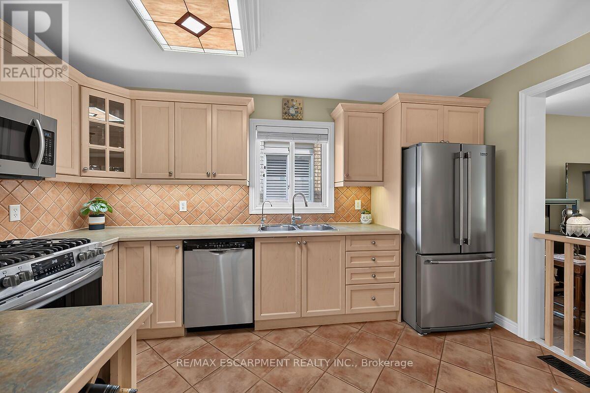 25 Eric Burke Court, Hamilton, Ontario  L9A 5J9 - Photo 12 - X13625524