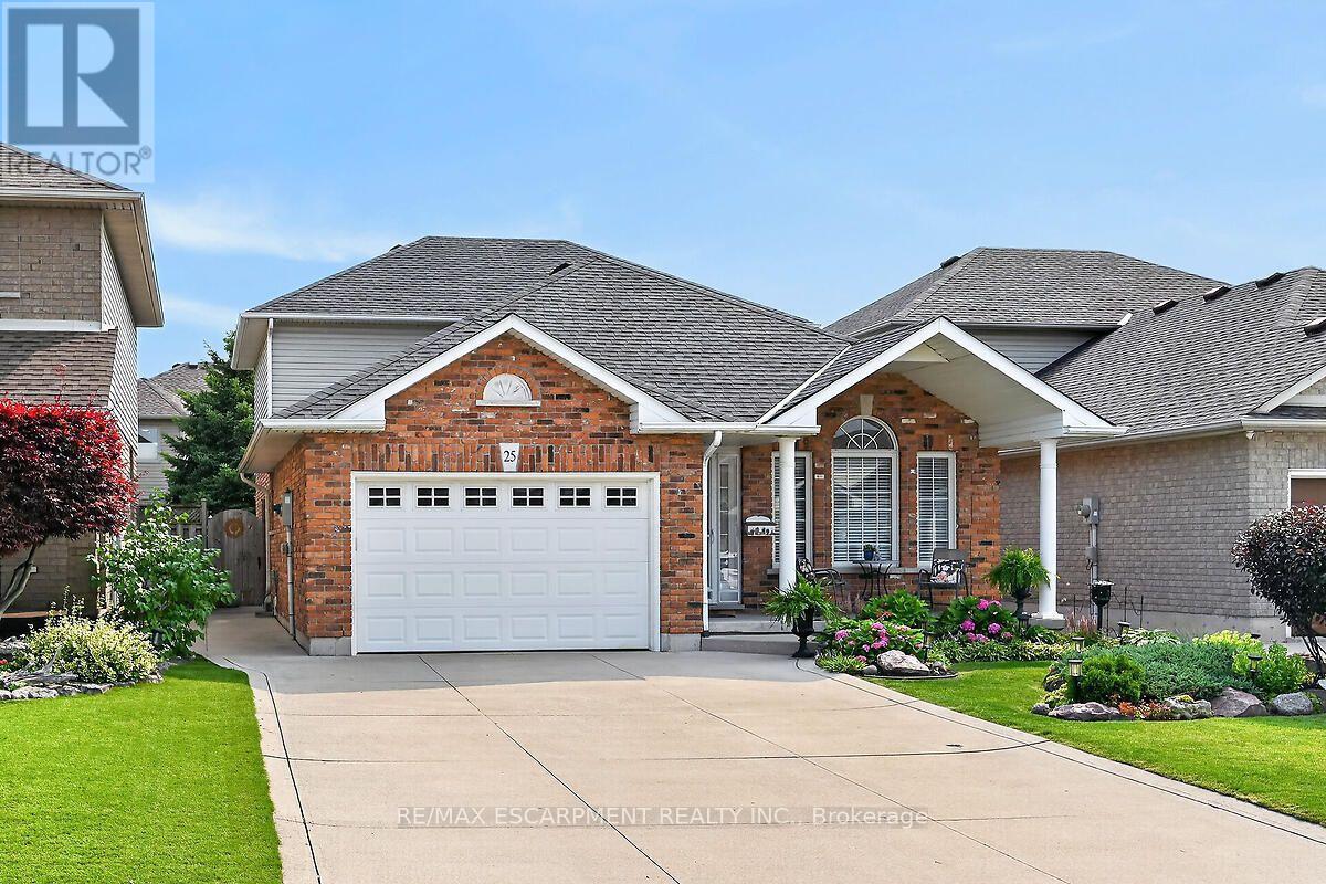 25 Eric Burke Court, Hamilton, Ontario  L9A 5J9 - Photo 2 - X13625524