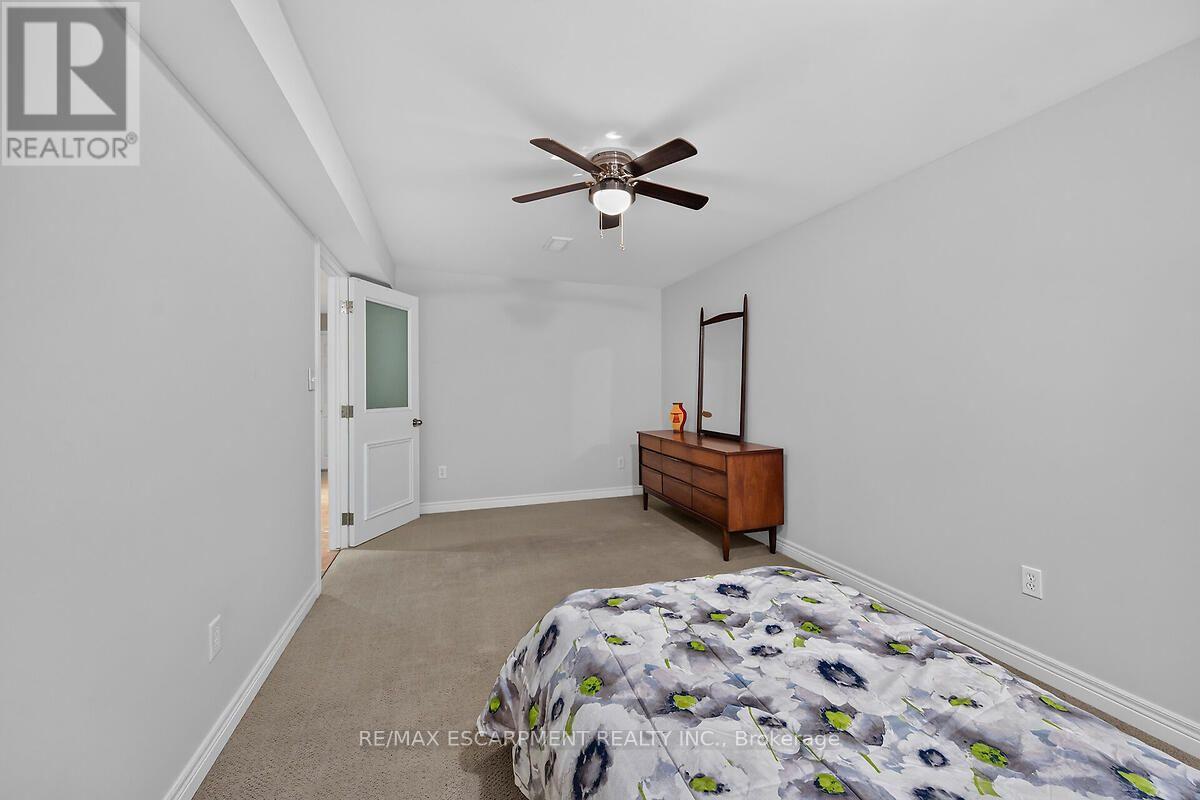 25 Eric Burke Court, Hamilton, Ontario  L9A 5J9 - Photo 40 - X13625524