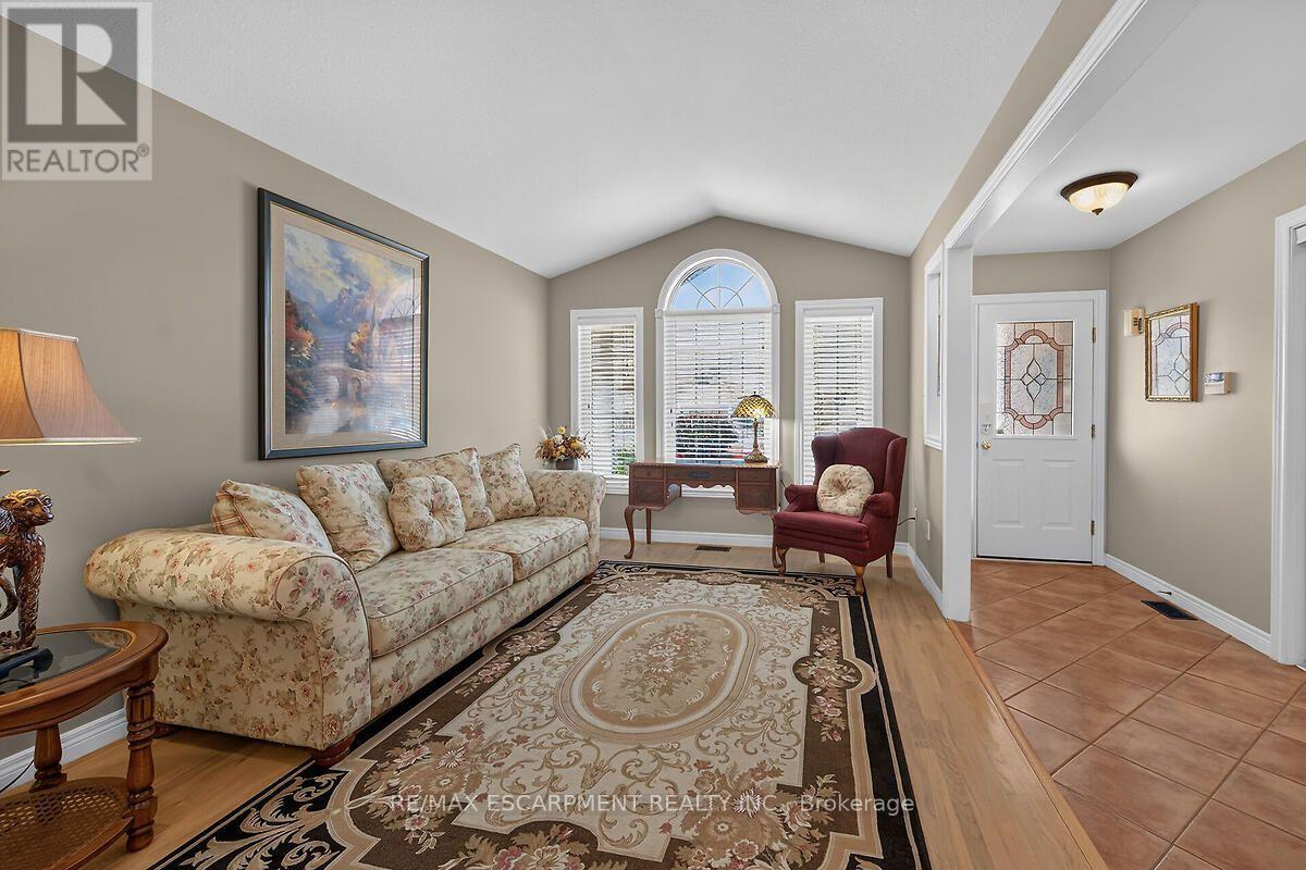 25 Eric Burke Court, Hamilton, Ontario  L9A 5J9 - Photo 6 - X13625524