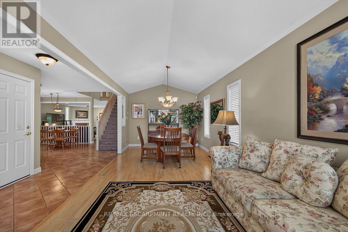25 Eric Burke Court, Hamilton, Ontario  L9A 5J9 - Photo 7 - X13625524