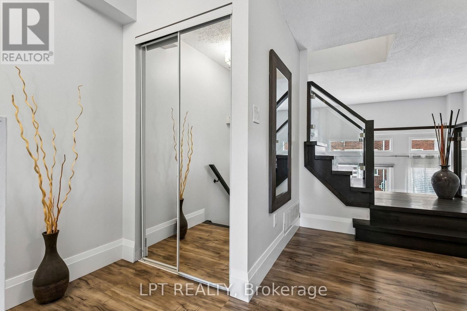 37 - 6060 Snowy Owl Crescent, Mississauga, Ontario  L5N 7K3 - Photo 4 - W13562430